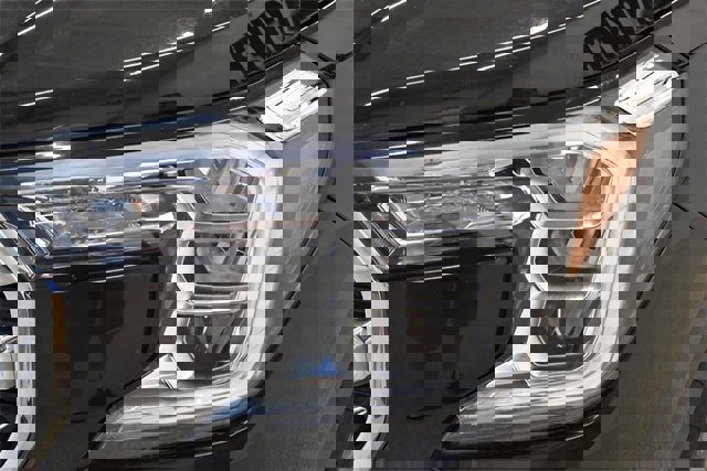 Used 2024 GMC Terrain SLT image 17