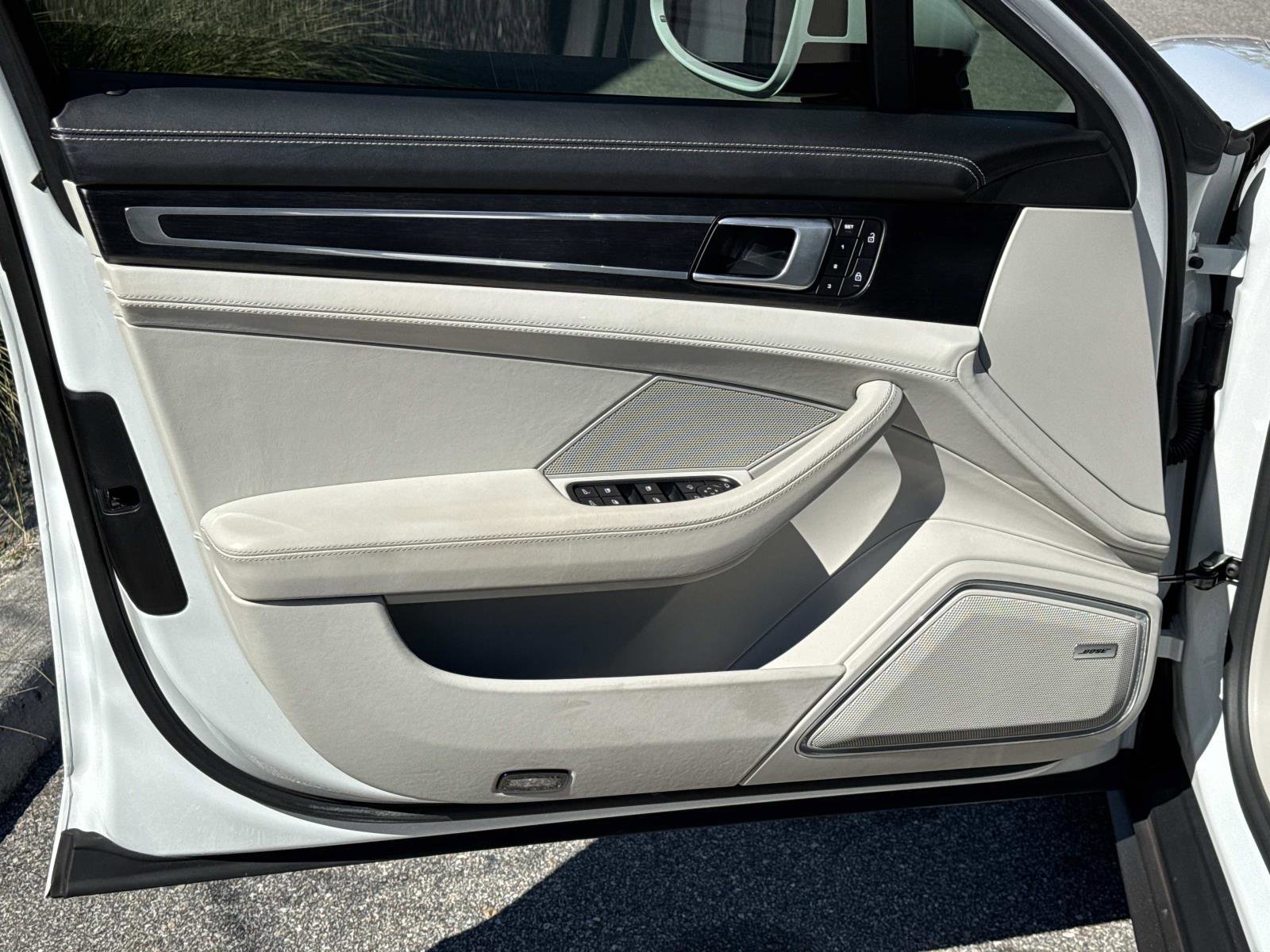 Used 2023 Porsche Panamera 4 Platinum Edition image 17