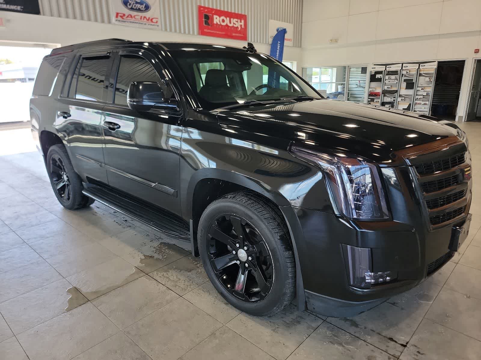 Used 2016 Cadillac Escalade Luxury AWD/4WD image 5