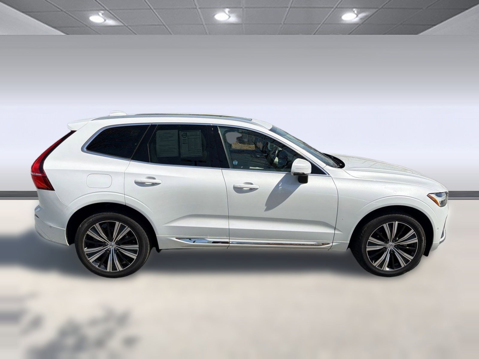Certified 2023 Volvo XC60 B5 Plus AWD/4WD image 8