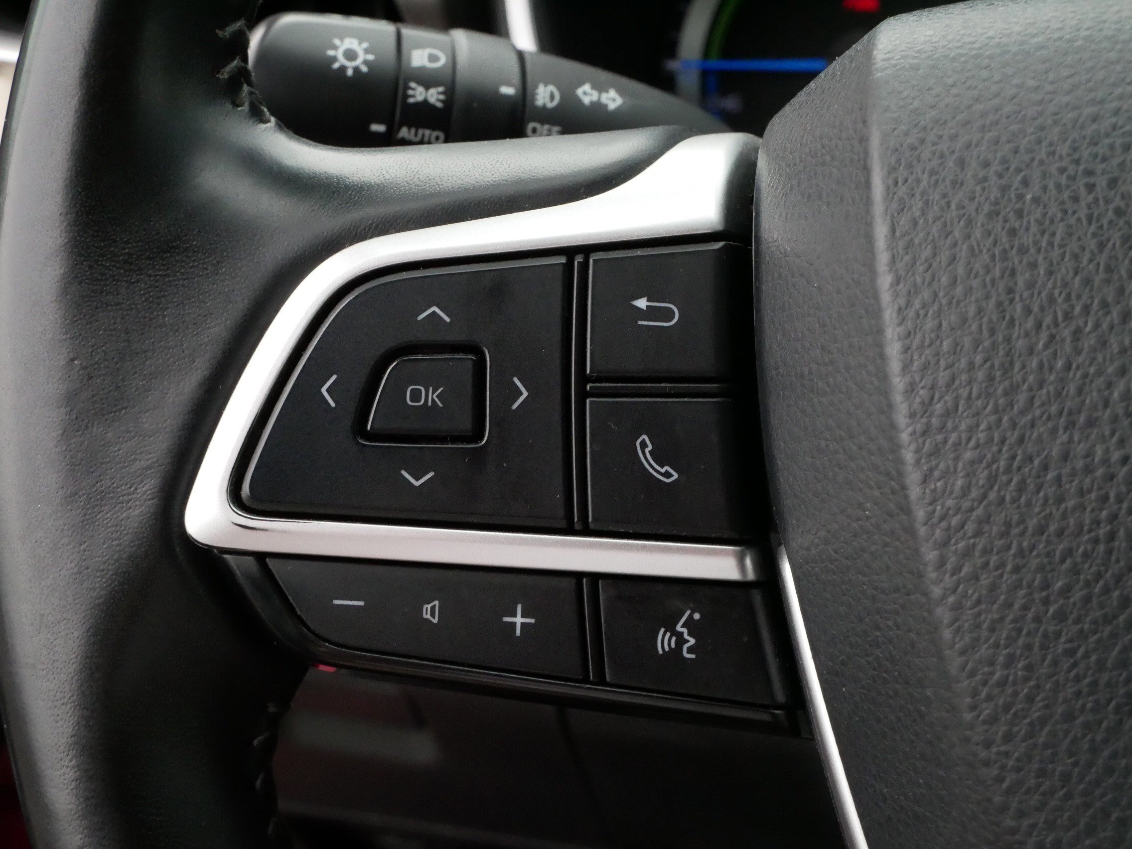 Used 2024 Toyota Highlander XLE AWD/4WD image 27