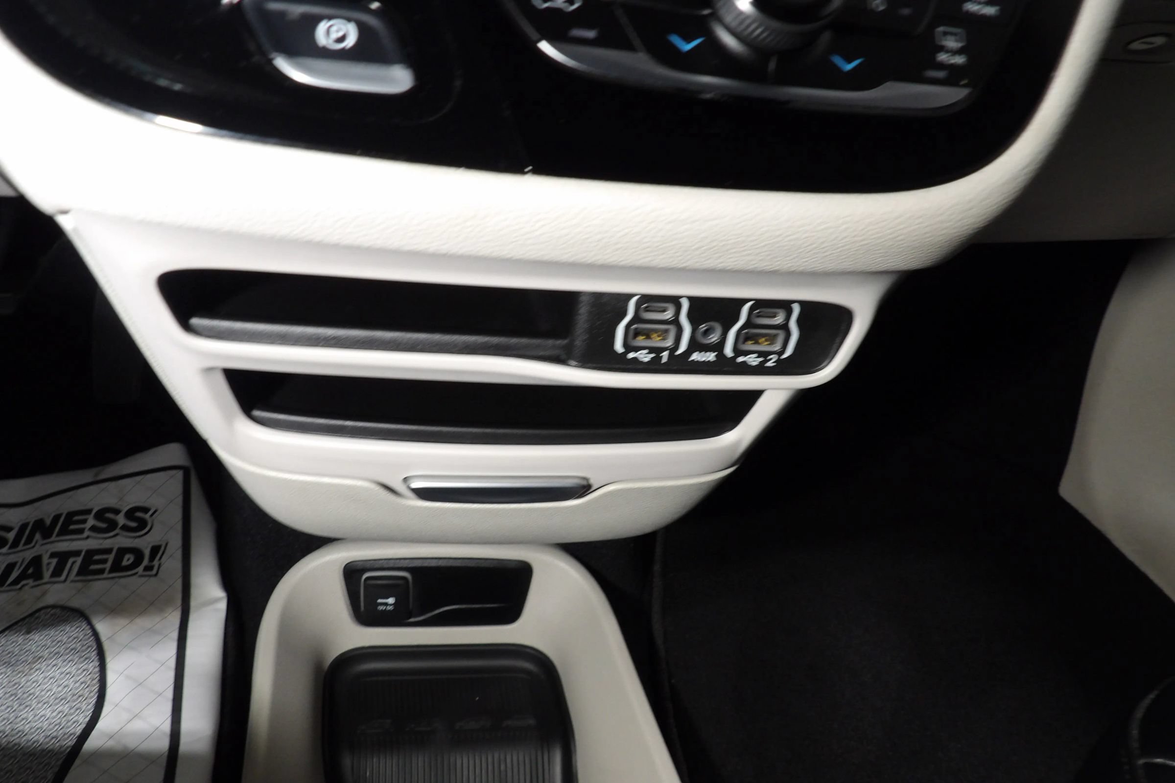 Used 2024 Chrysler Pacifica Limited FWD image 23