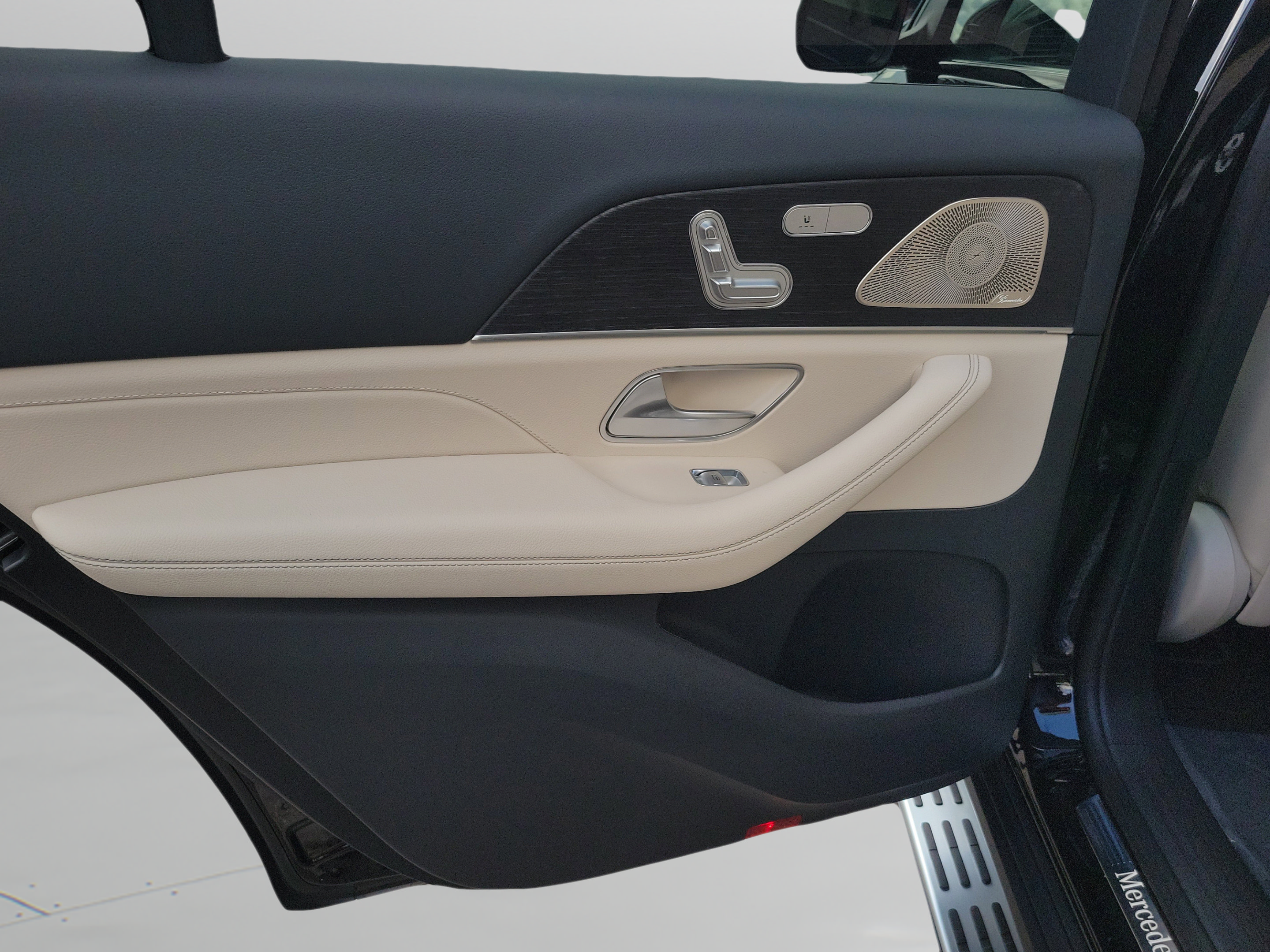 New 2026 Mercedes-Benz GLS 450 4MATIC image 7