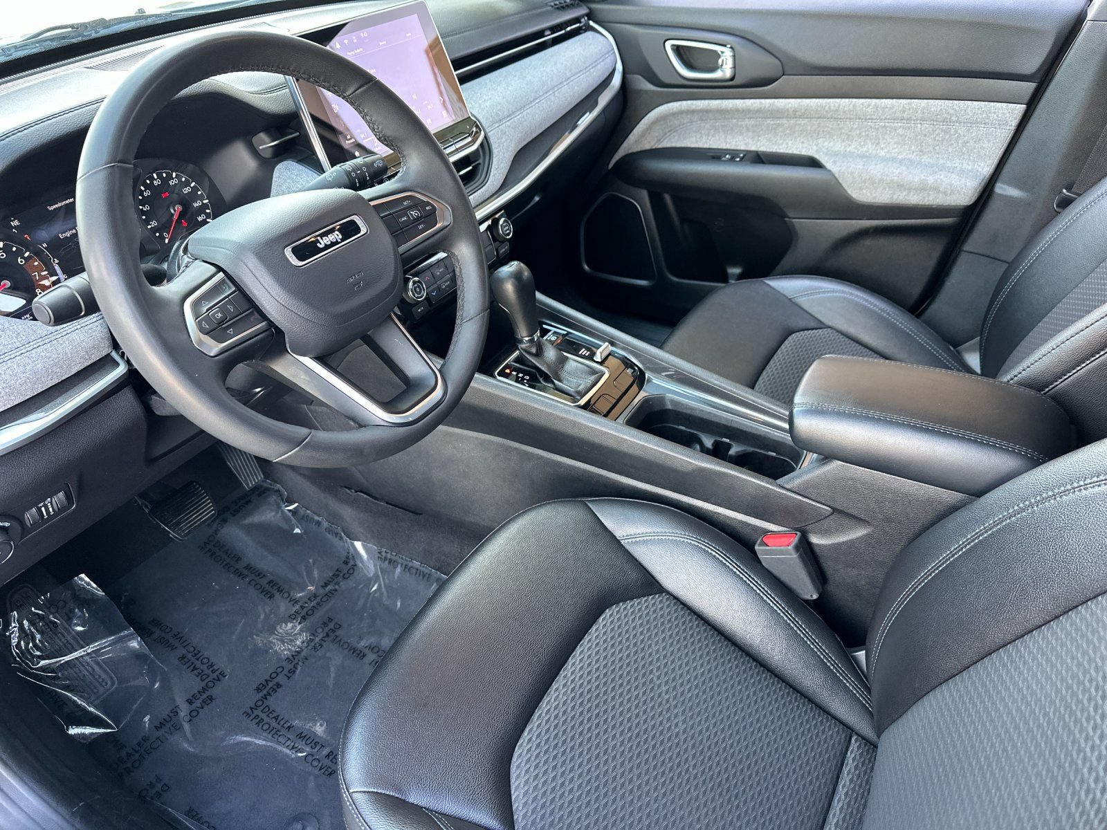Used 2024 Jeep Compass Latitude AWD/4WD image 9