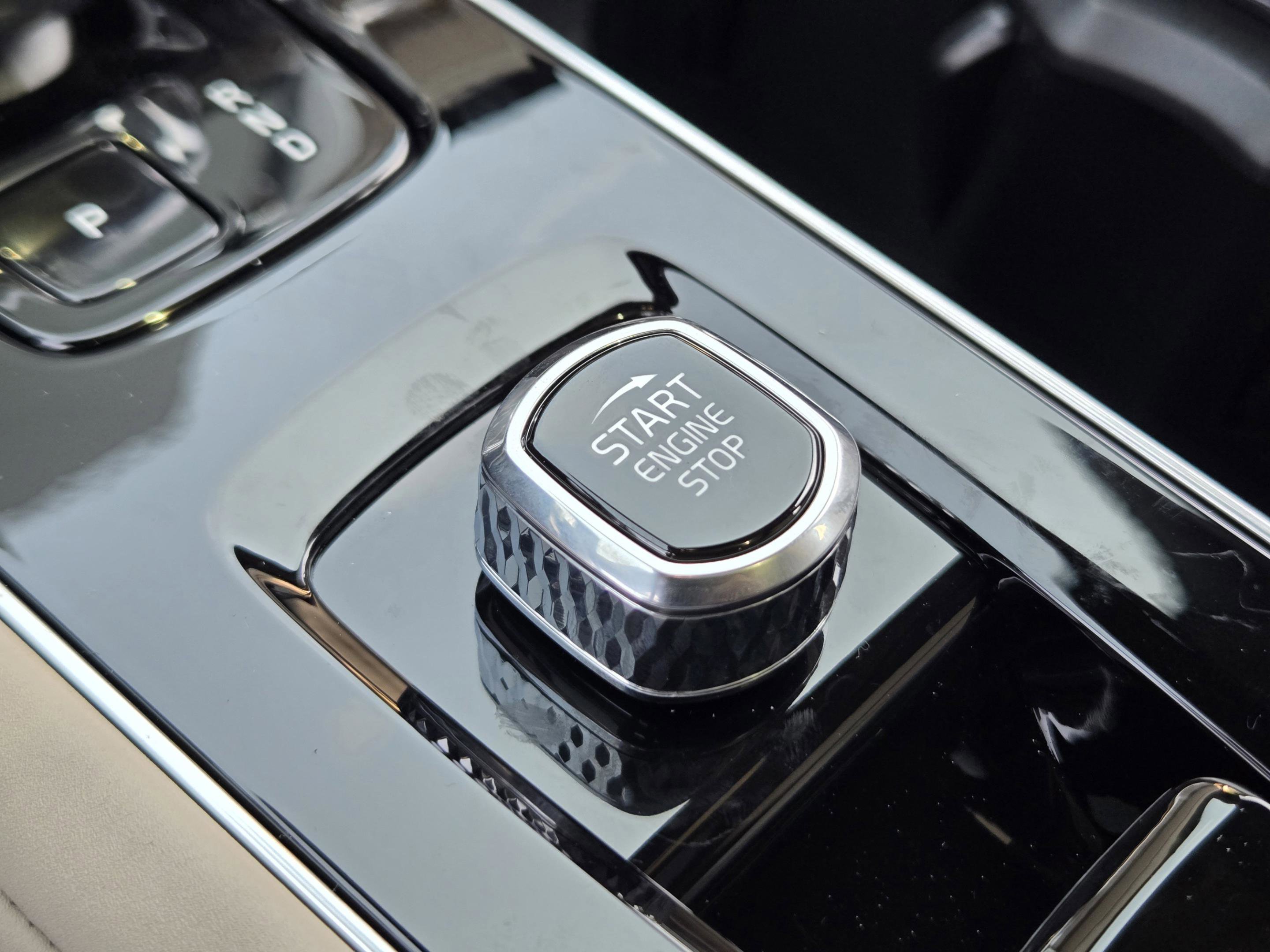 New 2026 Volvo XC90 B5 Core w/ Protection Package Premier image 18