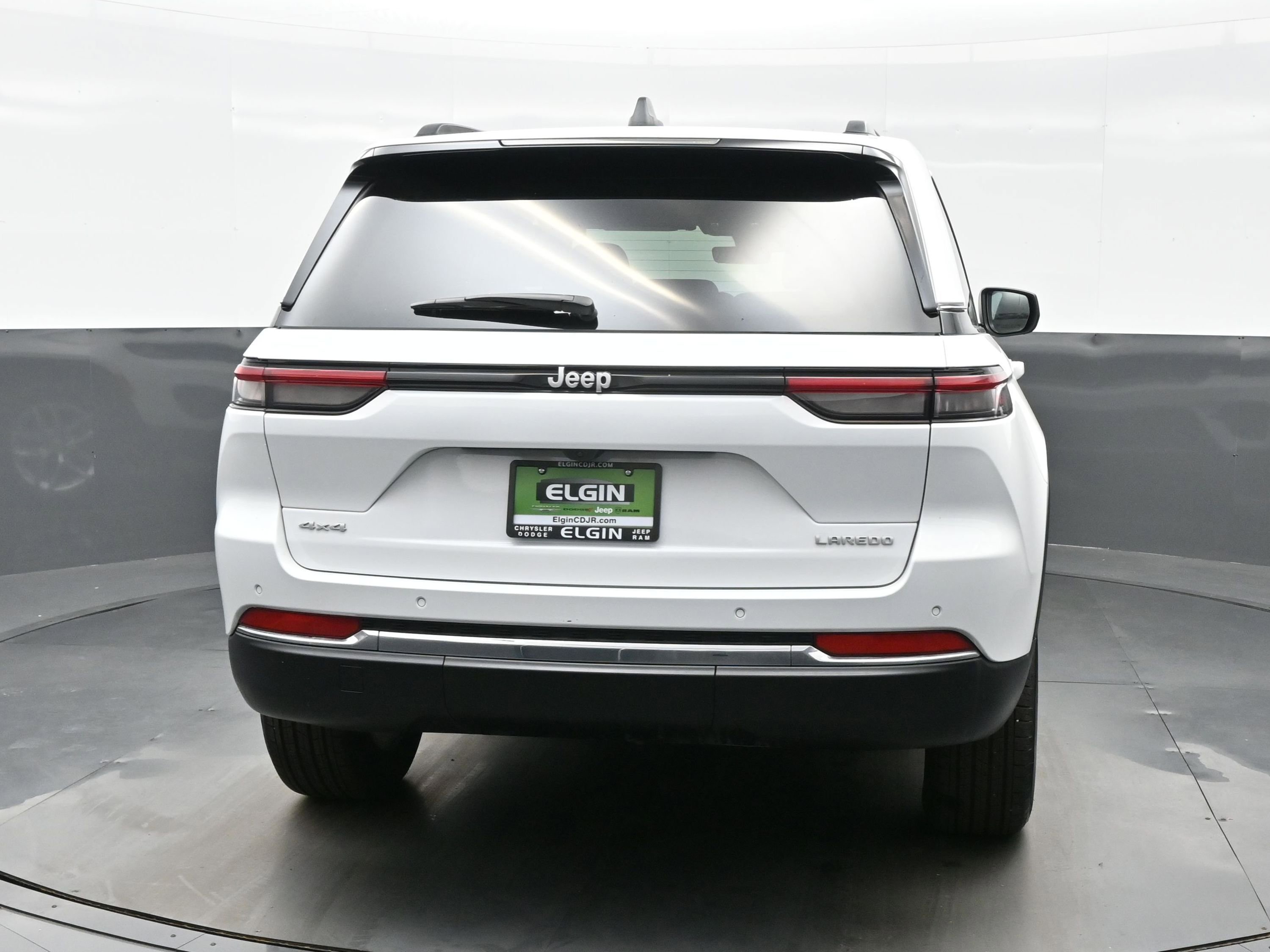 Used 2025 Jeep Grand Cherokee Laredo X w/ Luxury Tech Group I image 5