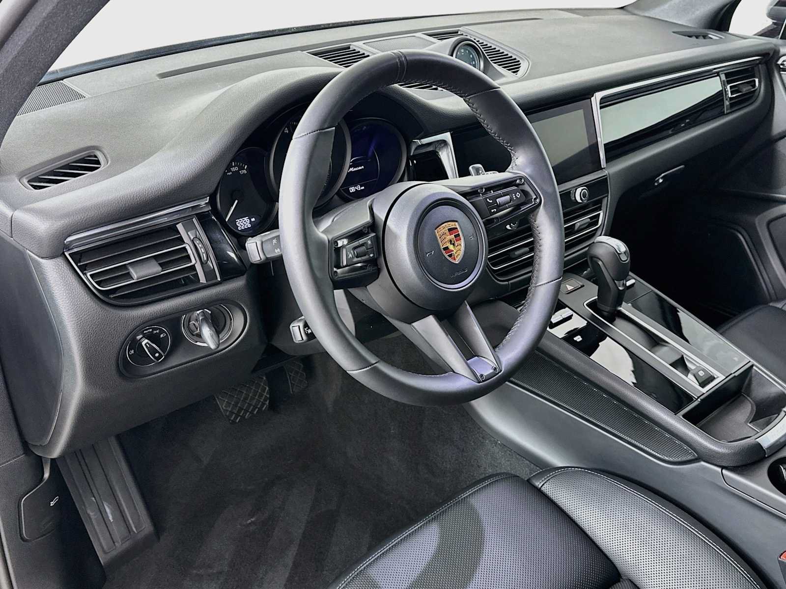Certified 2026 Porsche Macan AWD/4WD image 4