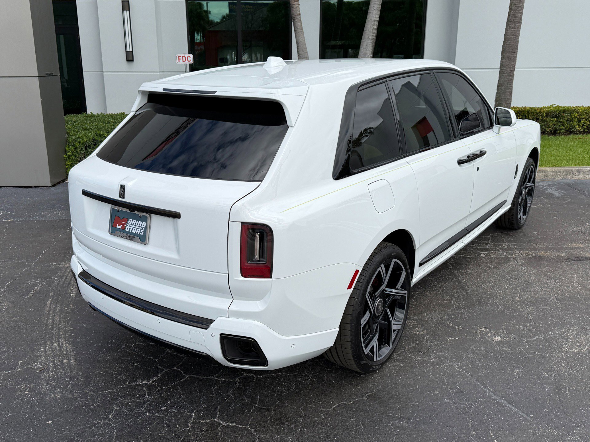 Used 2025 Rolls-Royce Cullinan Black Badge image 19