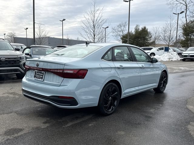 Certified 2025 Volkswagen Jetta SE w/ Sunroof Package image 4