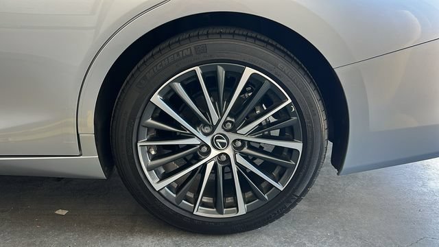 Used 2025 Lexus ES 300h w/ Premium Package FWD image 12