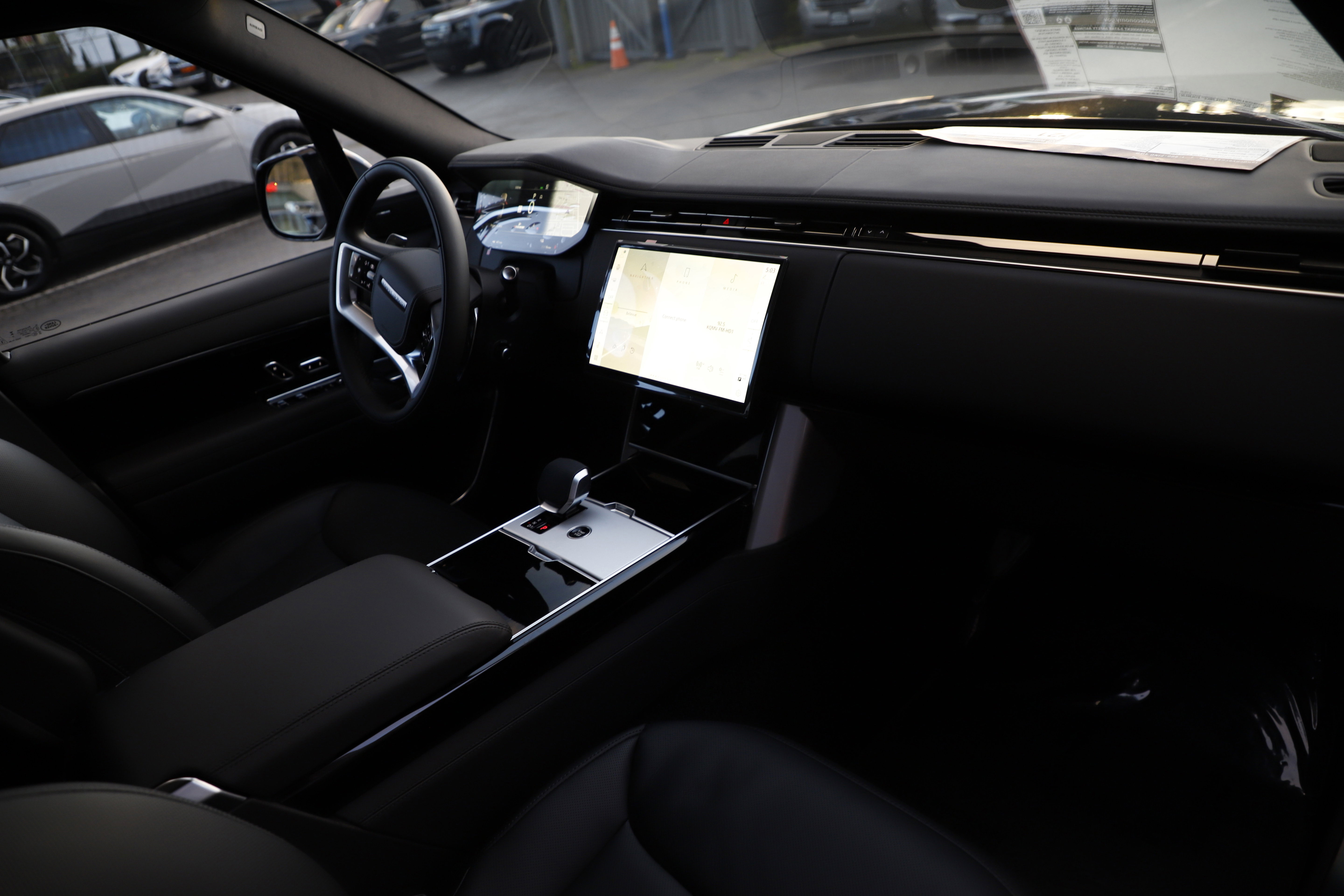 New 2026 Land Rover Range Rover Long Wheelbase SE image 9