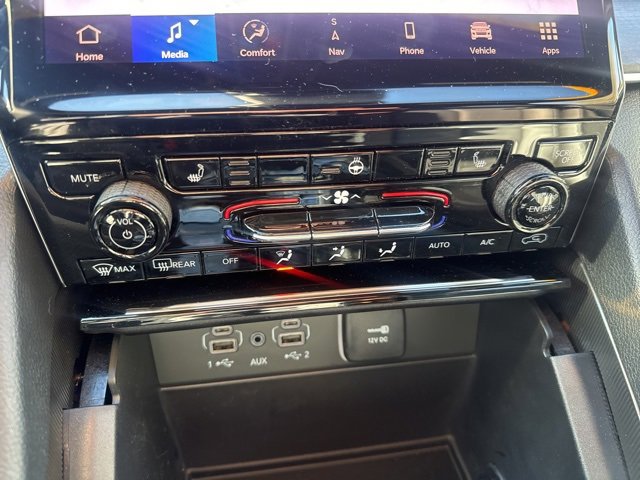 Used 2025 Jeep Grand Cherokee Limited w/ MOPAR Finishing Package image 18