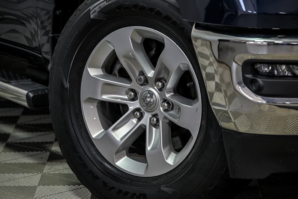 Used 2023 RAM 1500 Laramie AWD/4WD image 3