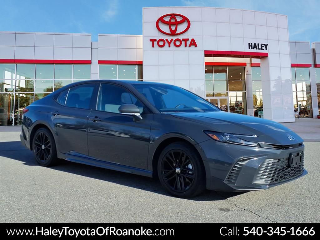 Certified 2025 Toyota Camry SE image 1