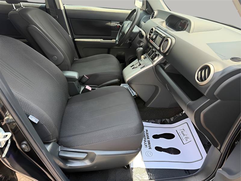 Used 2010 Scion xB FWD image 23