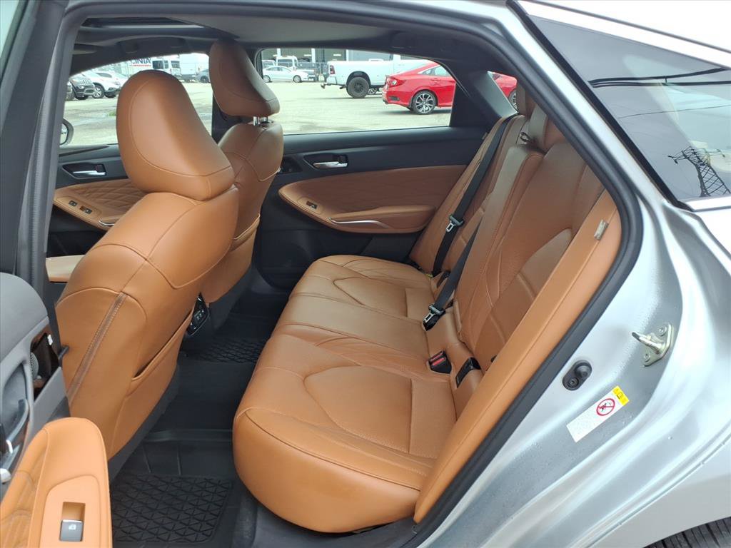 Used 2019 Toyota Avalon Limited w/ Advanced Safety Package FWD image 12