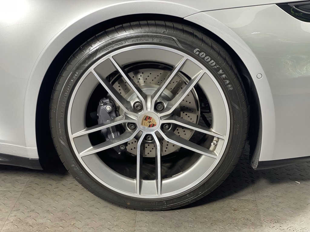 Certified 2025 Porsche 911 Carrera image 13