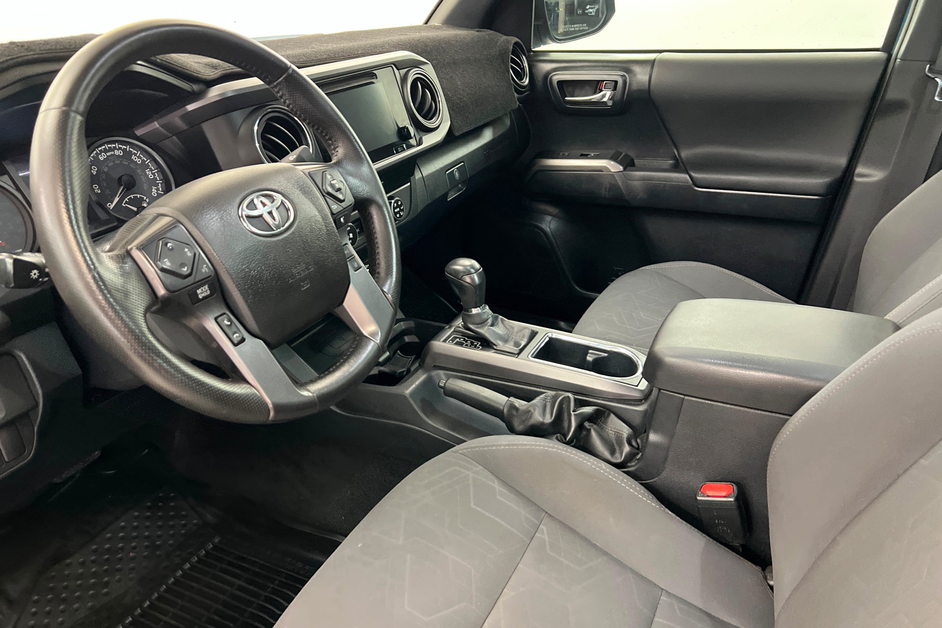 Used 2019 Toyota Tacoma TRD Off-Road w/ Technology Package AWD/4WD image 15