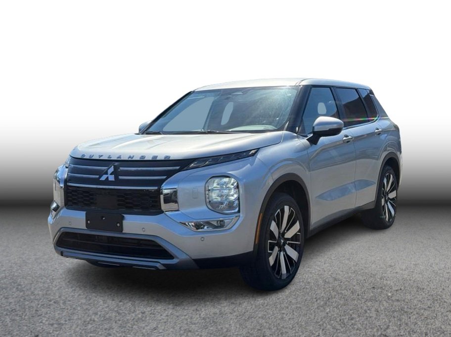 Used 2025 Mitsubishi Outlander SE