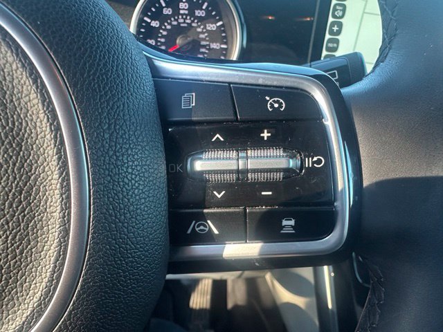 Used 2024 Kia Carnival EX FWD image 17