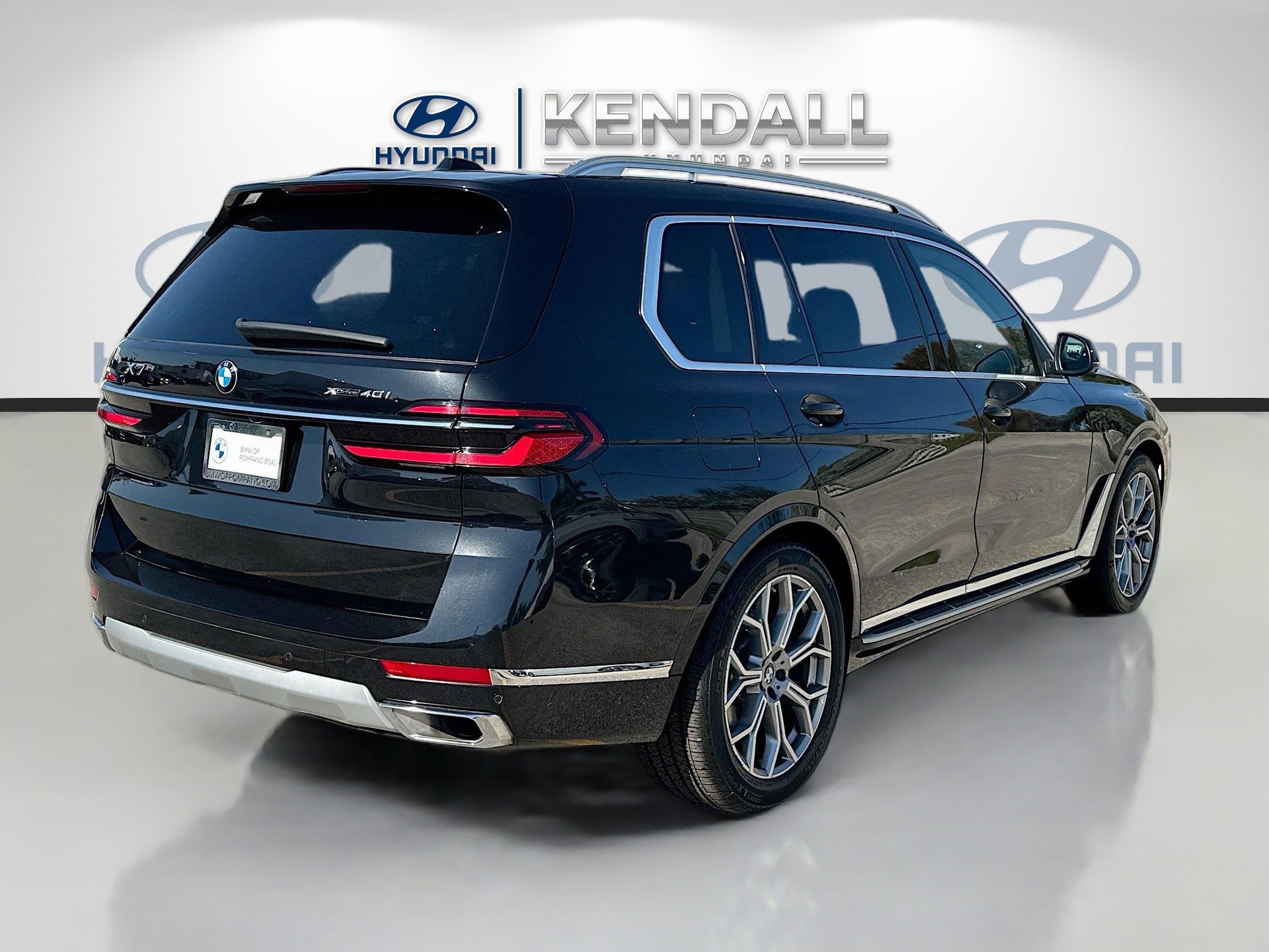 Used 2025 BMW X7 xDrive40i w/ Premium Package AWD/4WD image 7