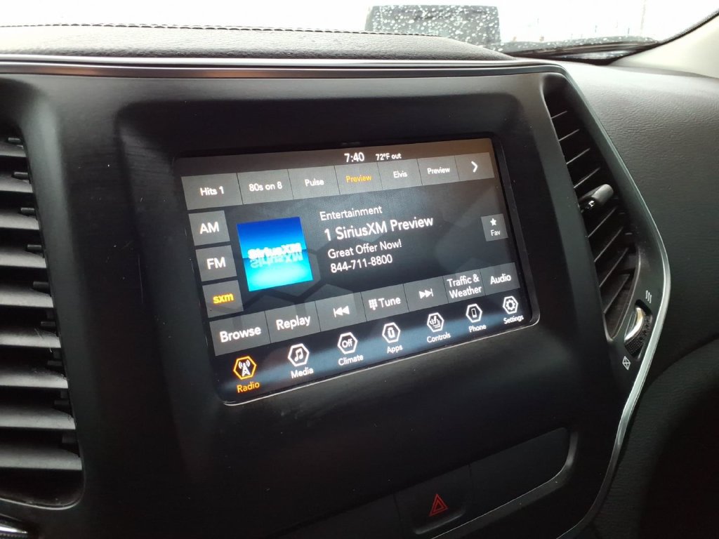 Certified 2019 Jeep Cherokee Latitude Plus w/ Cold Weather Group AWD/4WD image 17