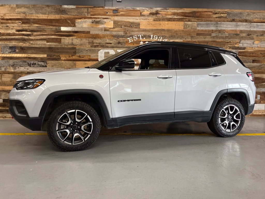 Used 2025 Jeep Compass Trailhawk AWD/4WD image 14