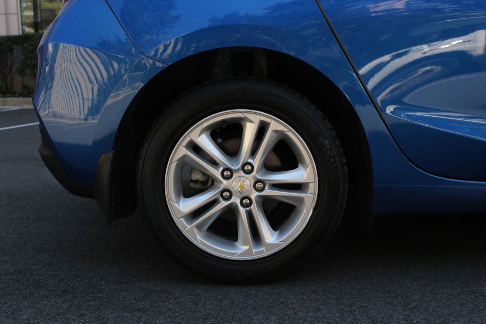 Used 2018 Chevrolet Cruze LT w/ Convenience Package FWD image 5