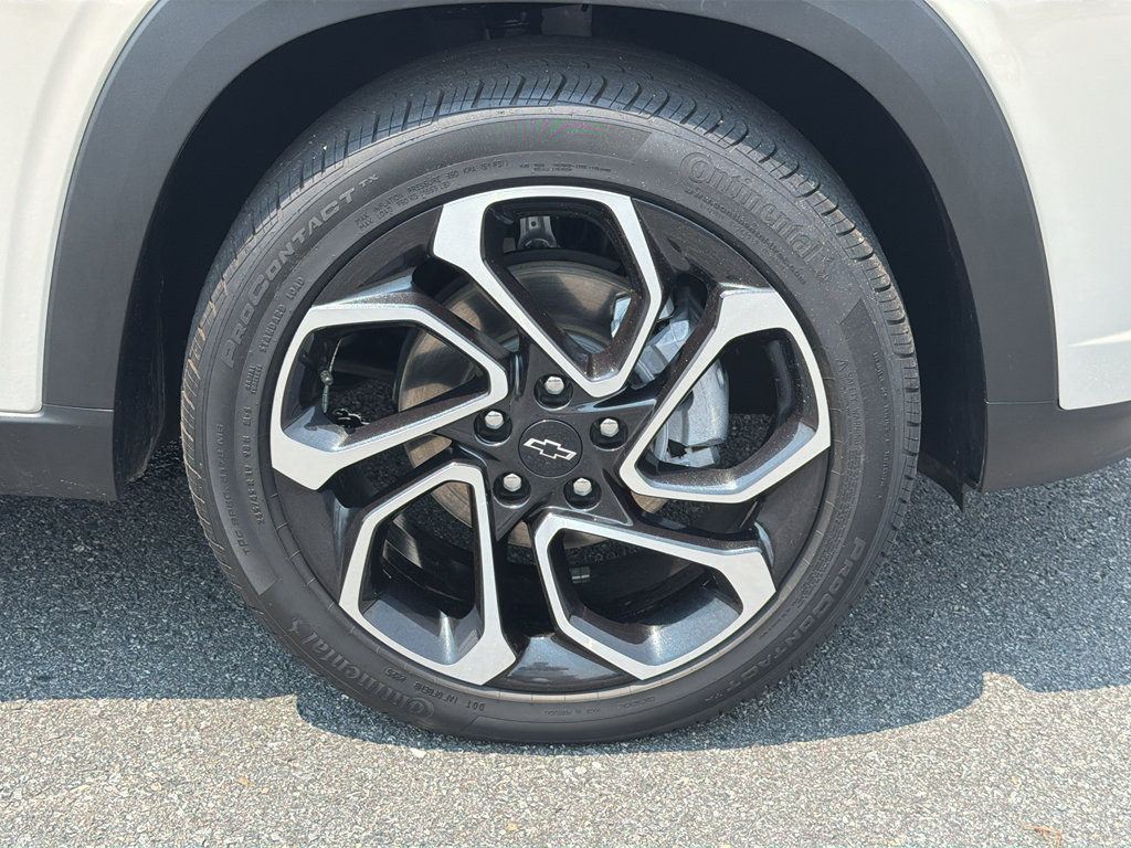 Used 2026 Chevrolet Trax RS w/ Sunroof Package FWD image 34