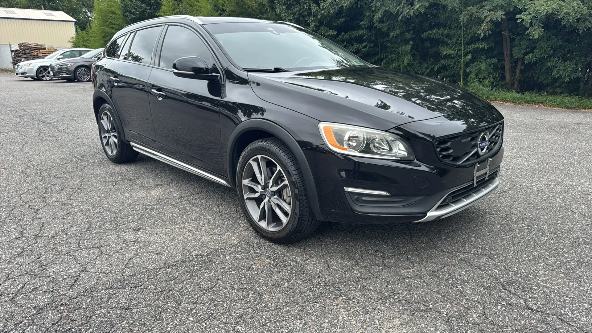 Used 2017 Volvo V60 T5 Cross Country w/ Climate Package image 3