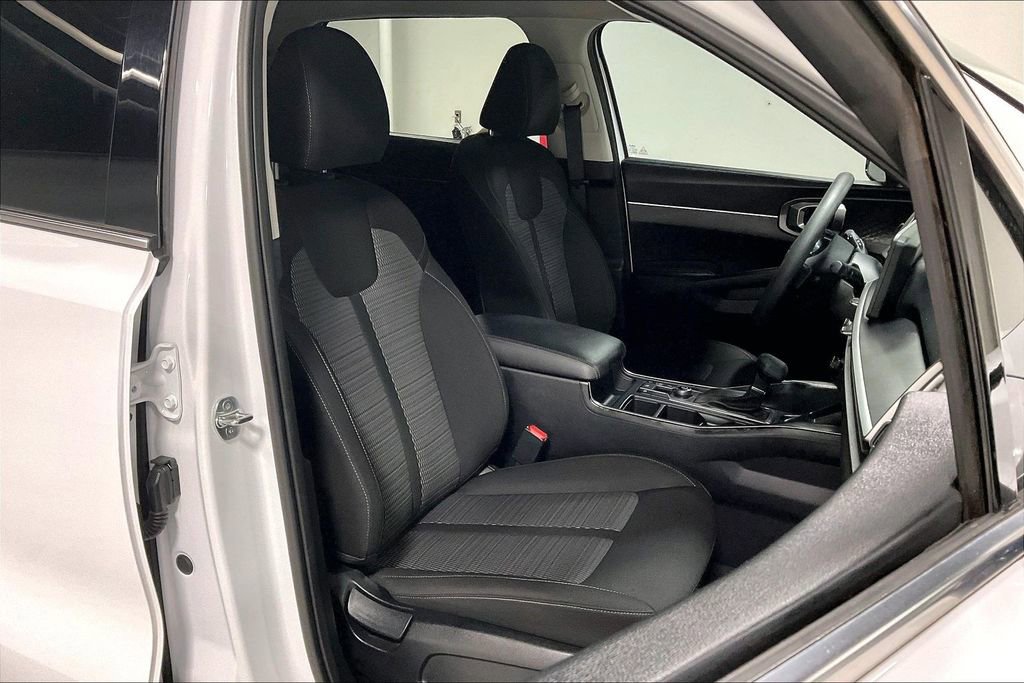 Used 2024 Kia Sorento LX FWD image 10