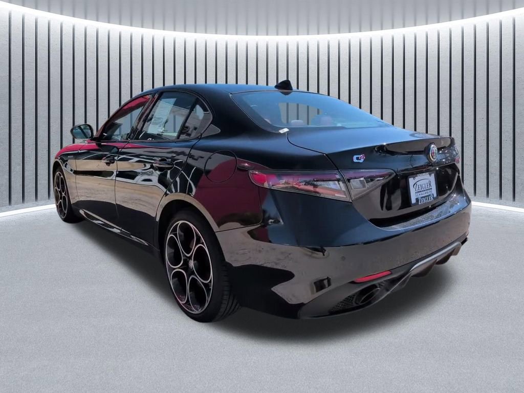 Used 2024 Alfa Romeo Giulia Veloce AWD/4WD image 12