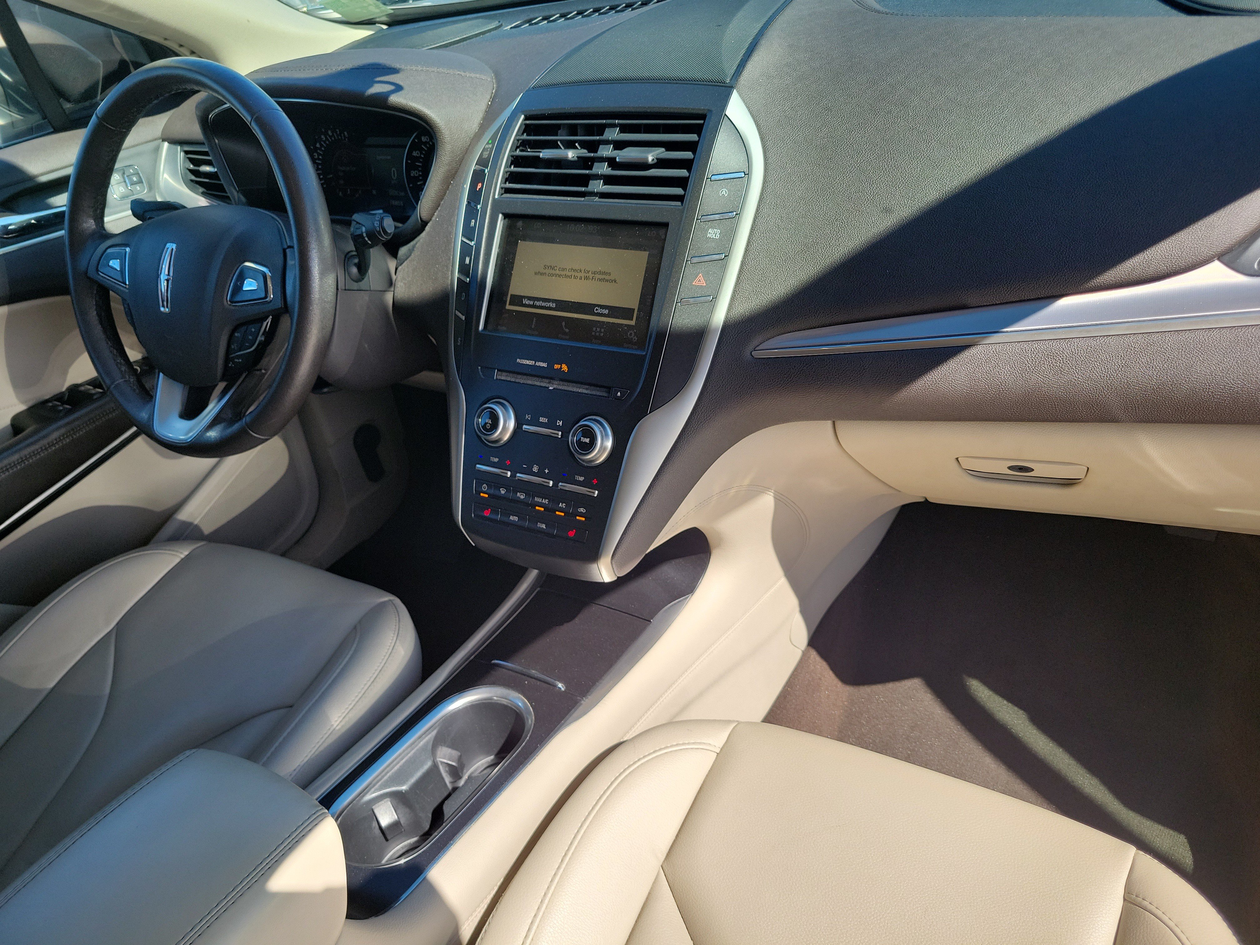 Used 2019 Lincoln MKC Premiere FWD image 18