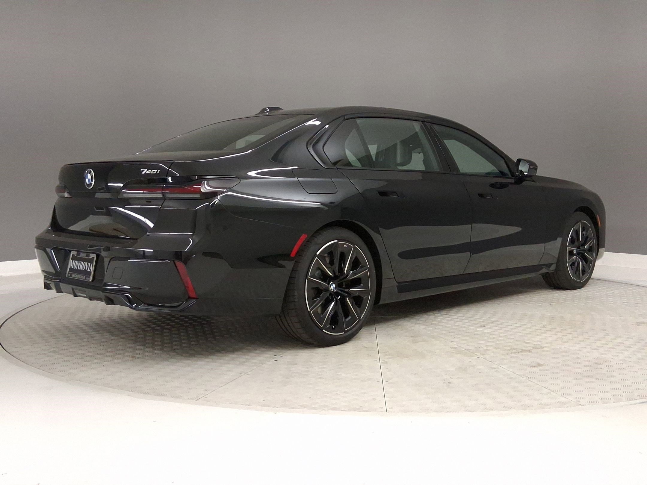 New 2026 BMW 740i w/ Premium Package image 7