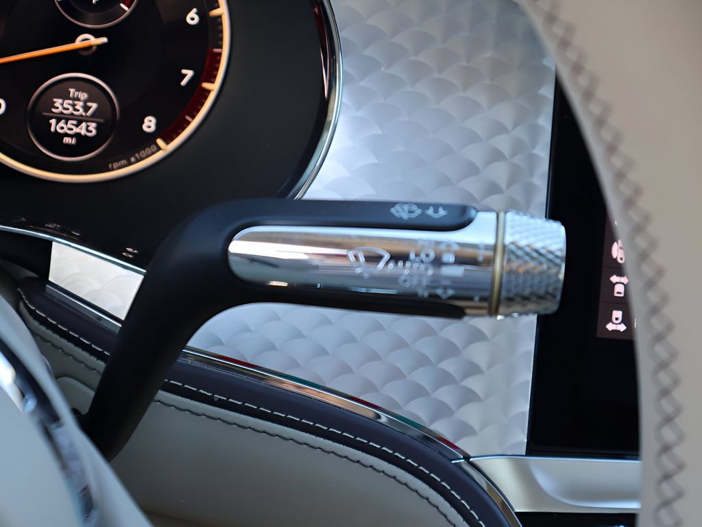 Used 2023 Bentley Flying Spur Azure AWD/4WD image 38