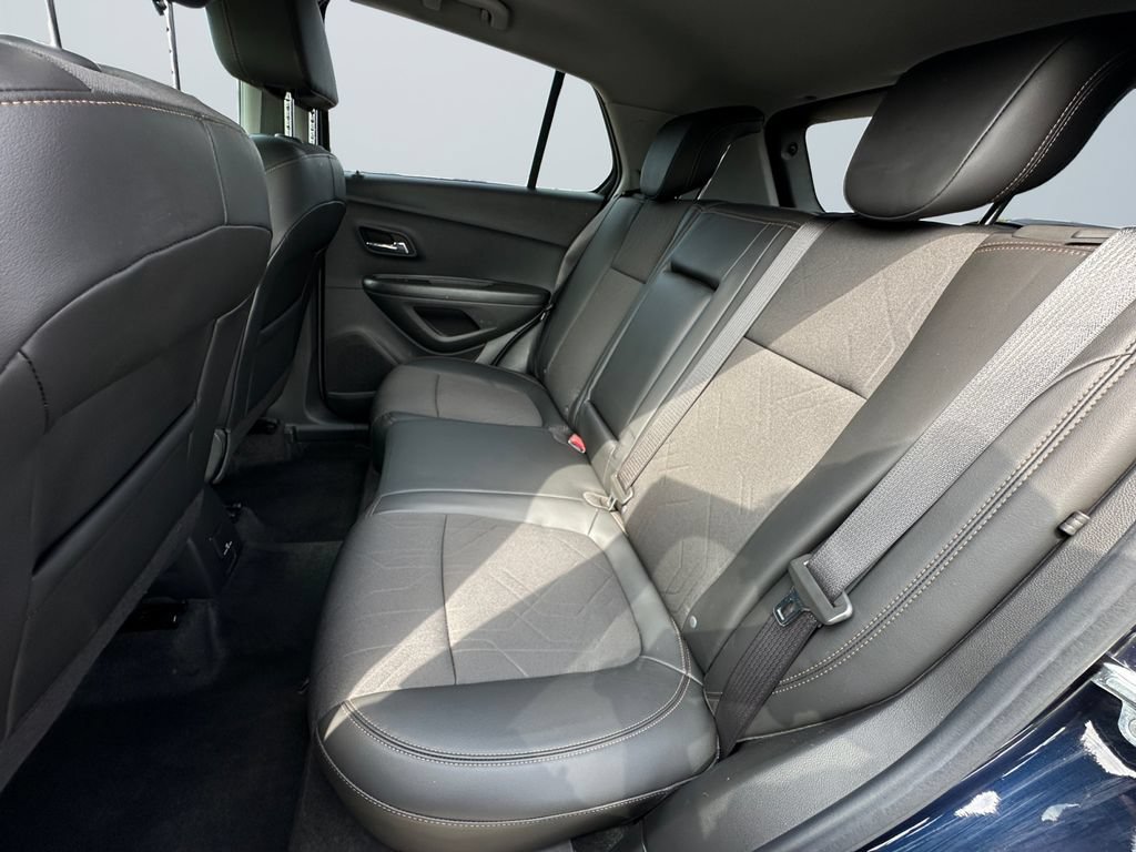 Used 2022 Chevrolet Trax LT w/ LT Convenience Package AWD/4WD image 13