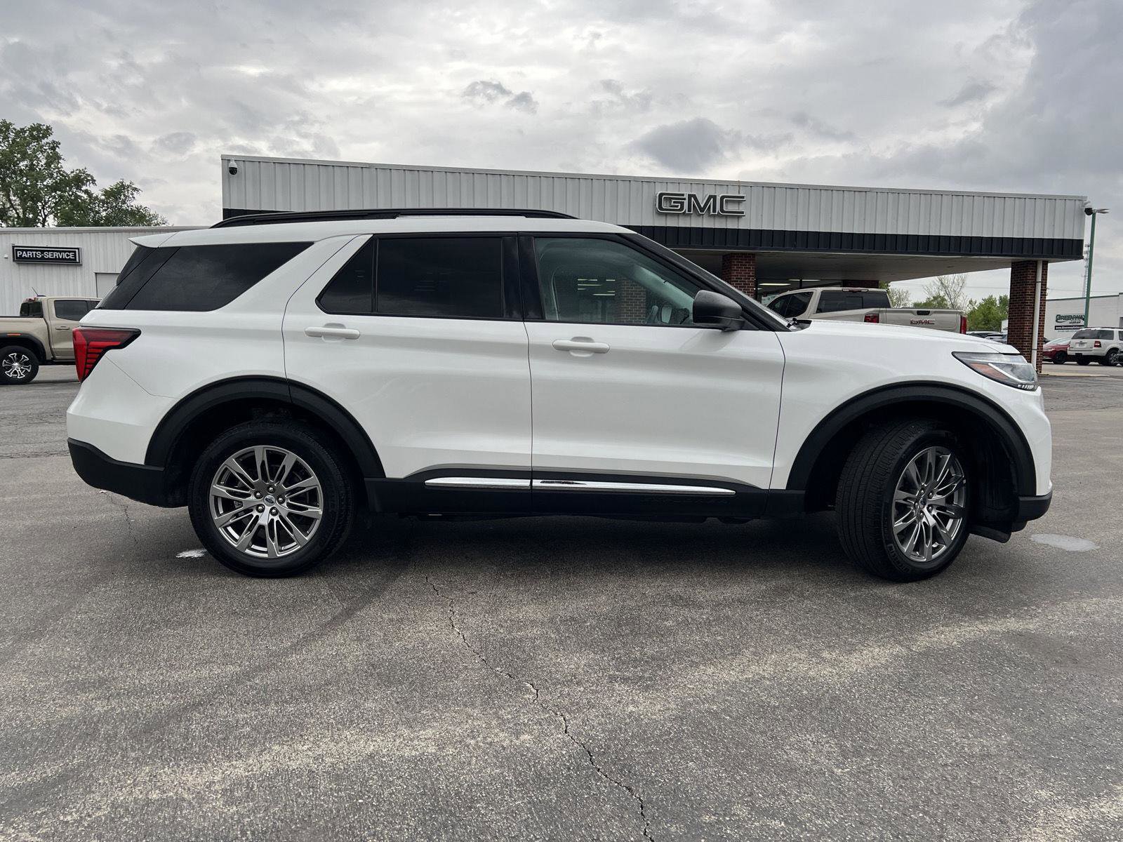 Used 2025 Ford Explorer Active w/ Active Comfort Package AWD/4WD image 3