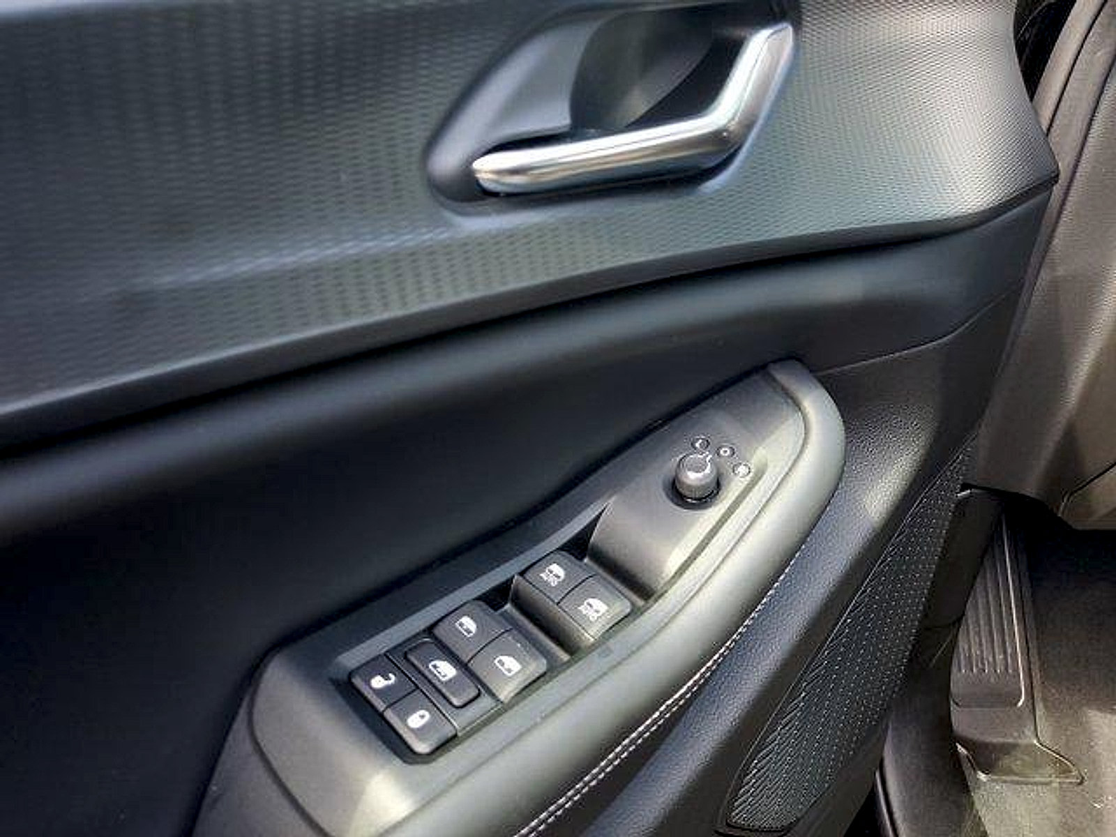 New 2024 Jeep Grand Cherokee L Altitude RWD image 11