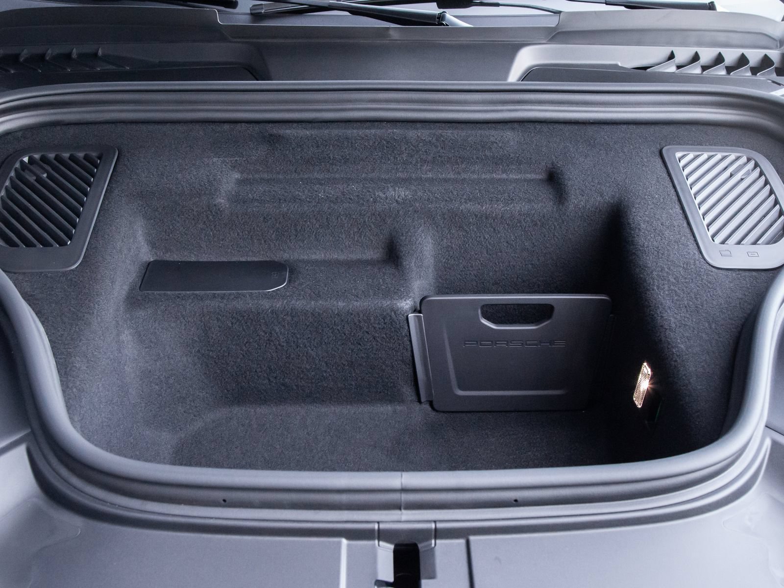 Certified 2025 Porsche Macan Electric RWD image 19
