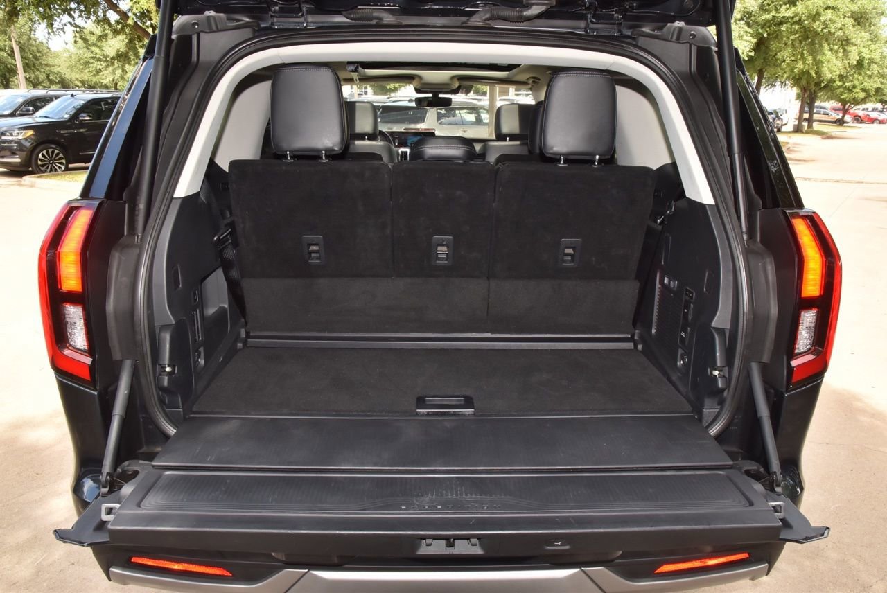 Certified 2025 Ford Expedition Platinum image 39