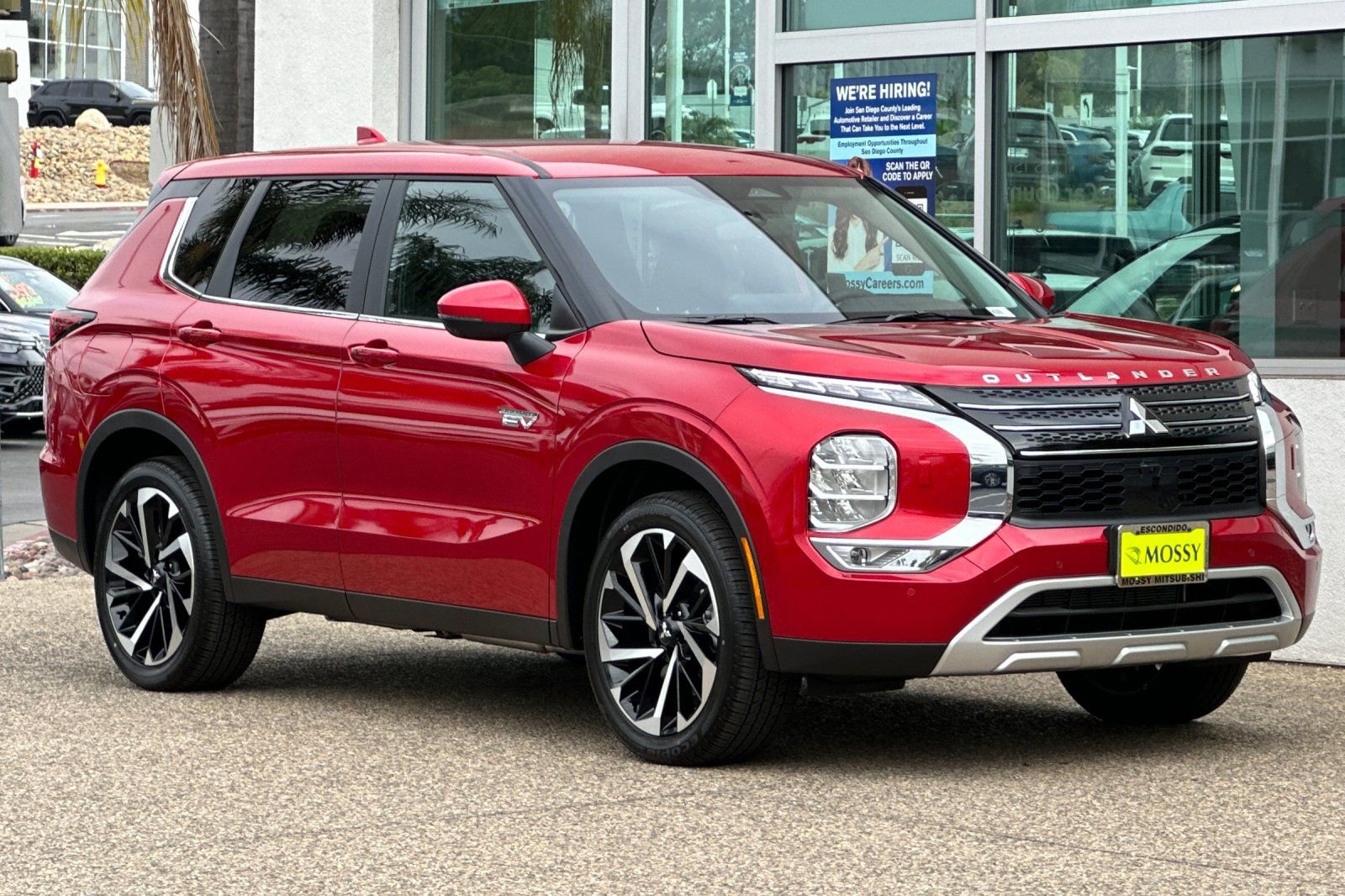 New 2025 Mitsubishi Outlander SE image 2