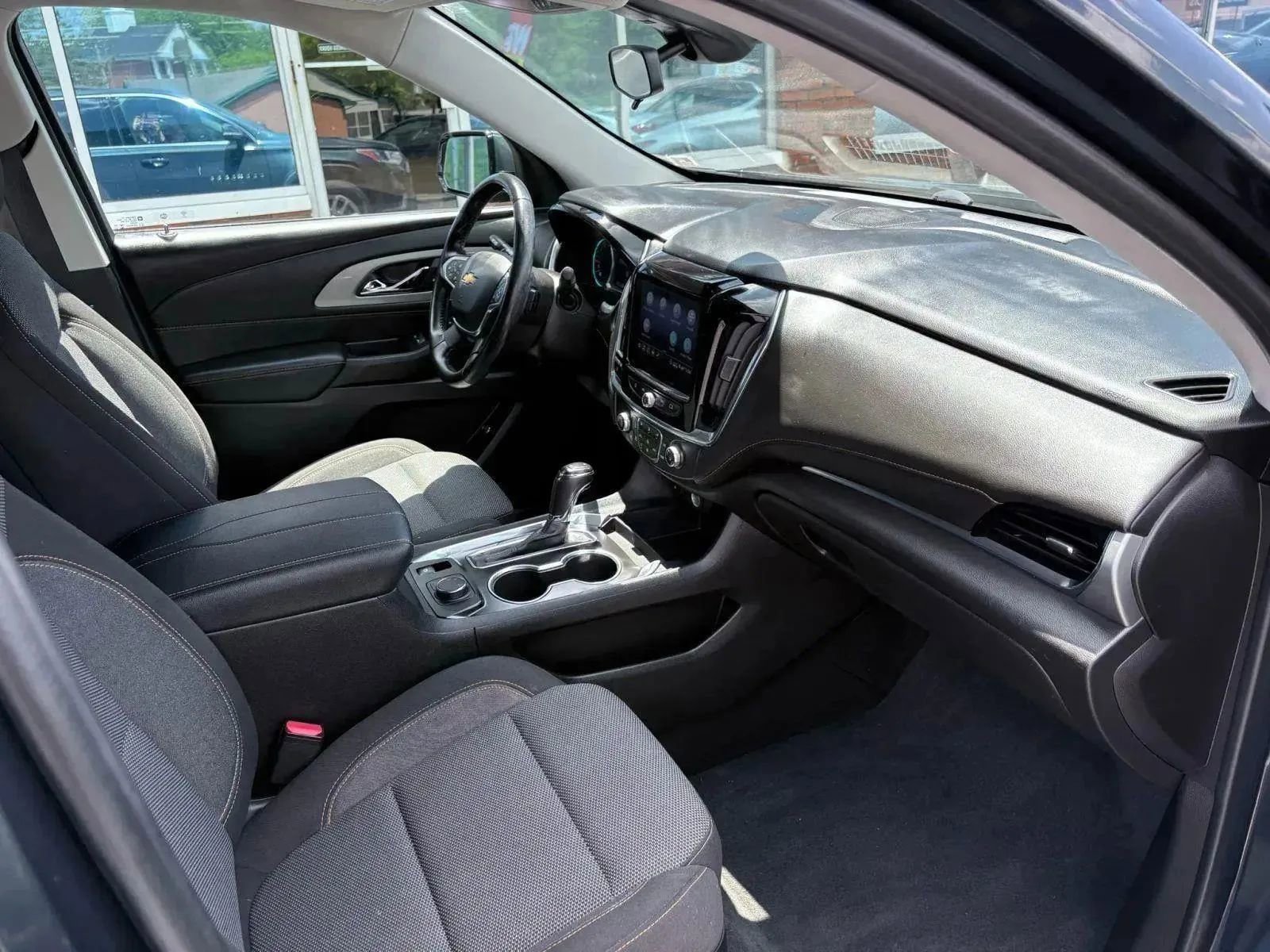 Used 2020 Chevrolet Traverse LT w/ Driver Confidence II Package image 6