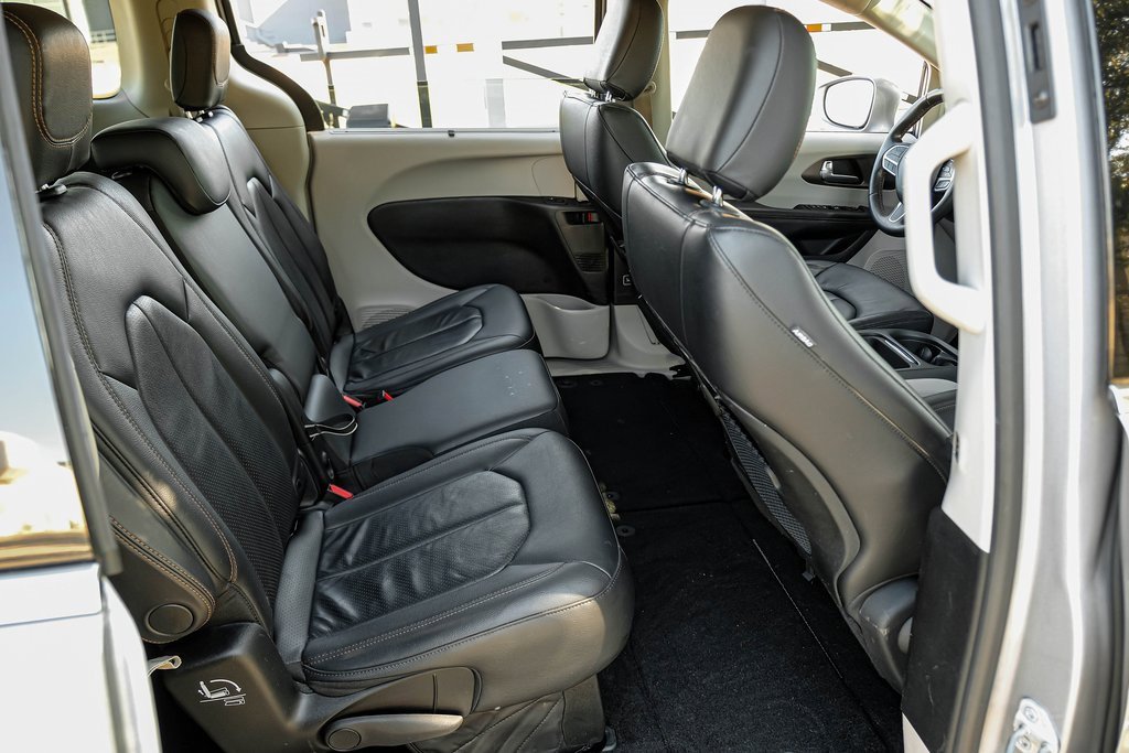 Used 2019 Chrysler Pacifica Touring-L image 48
