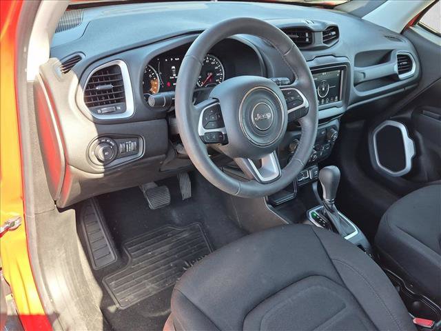 Used 2018 Jeep Renegade Latitude FWD image 10