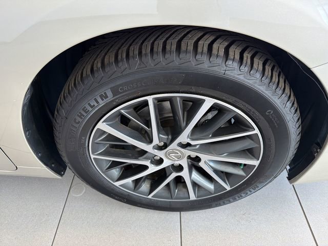 Used 2016 Lexus ES 350 w/ Luxury Package w/Wood Trim image 14