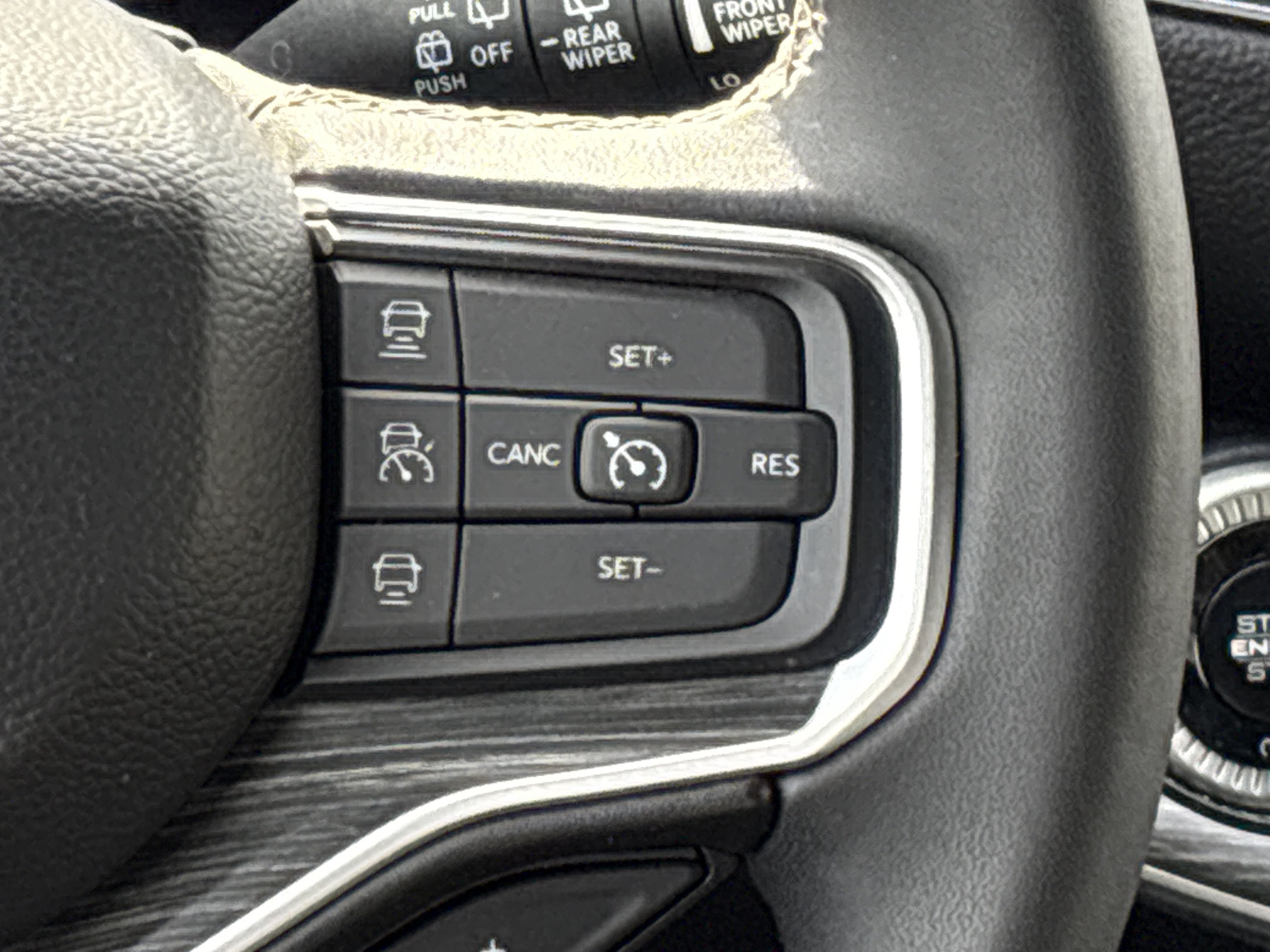 Used 2024 Jeep Wagoneer L Series II AWD/4WD image 22