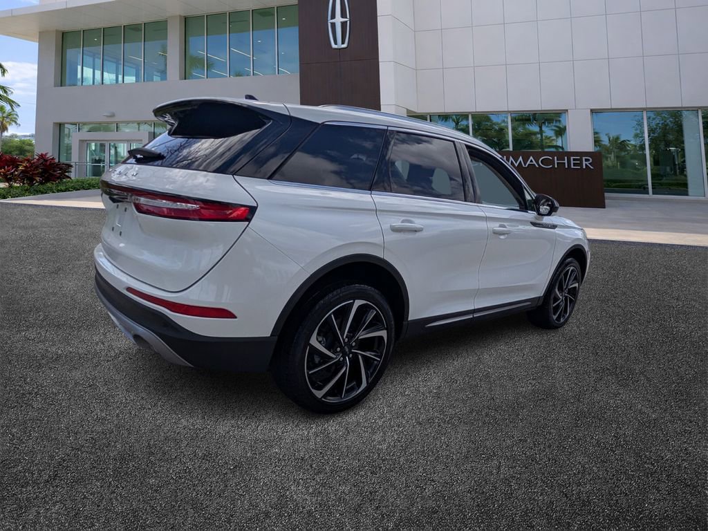 Used 2024 Lincoln Corsair Reserve image 7