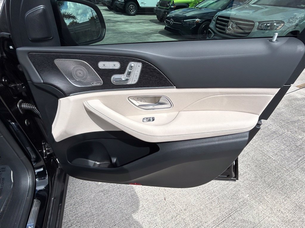 Used 2025 Mercedes-Benz GLE 450e 4MATIC image 29