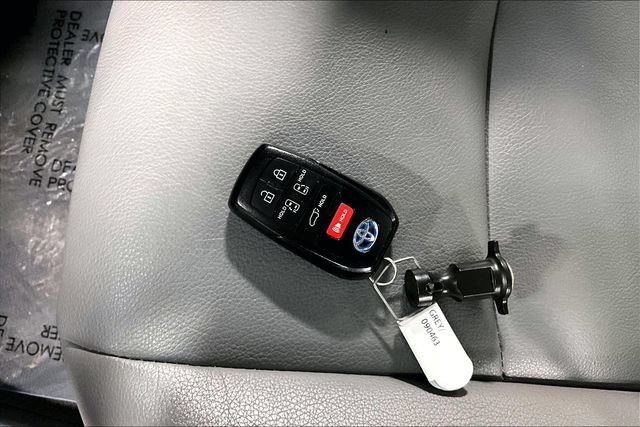 Used 2023 Toyota Sienna XLE AWD/4WD image 31