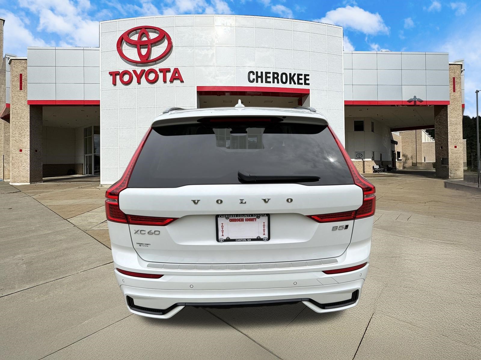 Used 2024 Volvo XC60 B5 Ultimate w/ Protection Package Premier AWD/4WD image 6